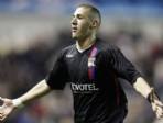 Karim Benzema giúp Lyon thoát thua 
